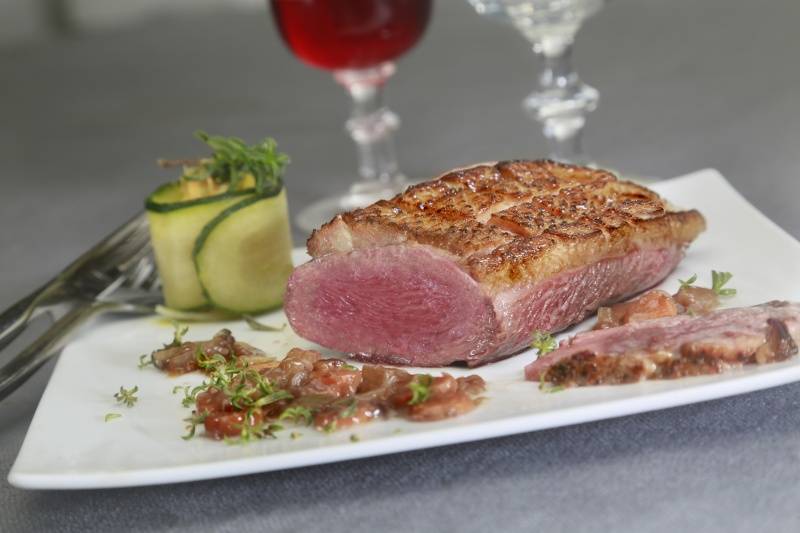 Magret de canard gras frais avec peau - env 400g