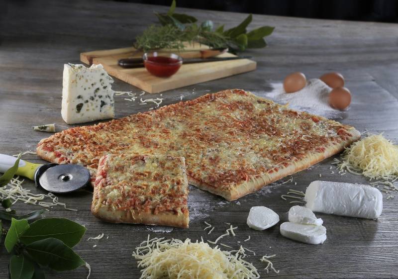 Pizza gastronorme 3 fromages  surg- 1.4kg