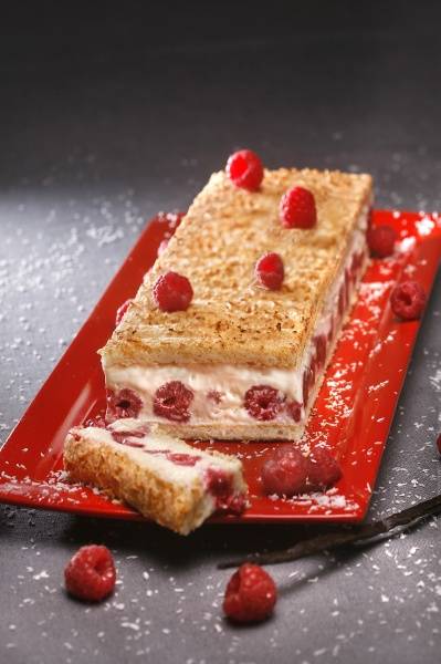 Bande macaron vanille framboise surgelé - 755g