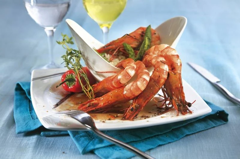Gambas tropicales semi-decortiquées body peeled crue 