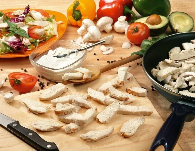 Emincé de filet de poulet cuit et rôti  IQF - 1kg